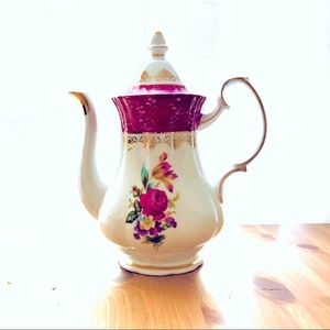 Large porcelain tea/coffee pot 24k gold details